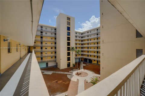 Copropriété à vendre à Miami, Floride: 1 chambre, 78.04 m2 № 1388214 - photo 15