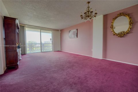 Condo in Miami, Florida, 1 bedroom  № 1388214 - photo 6