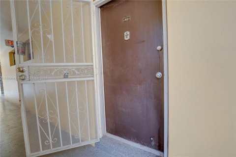 Condo in Miami, Florida, 1 bedroom  № 1388214 - photo 4