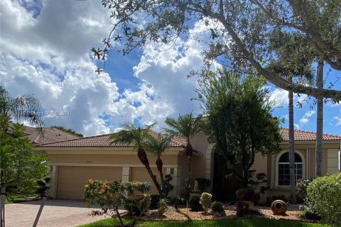 House in Pembroke Pines, Florida 5 bedrooms, 263.29 sq.m. № 1388208 - photo 3