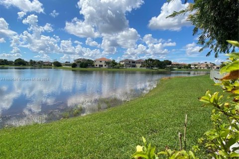 House in Pembroke Pines, Florida 5 bedrooms, 263.29 sq.m. № 1388208 - photo 5