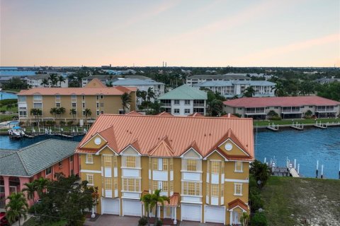 Copropriété à vendre à Punta Gorda, Floride: 3 chambres, 195.47 m2 № 1083675 - photo 1