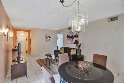 Condo in Miami, Florida, 3 bedrooms  № 1316612 - photo 5