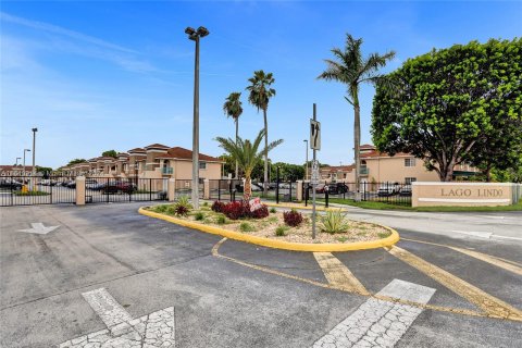 Condo in Miami, Florida, 3 bedrooms  № 1316612 - photo 20