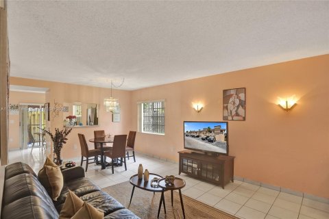 Copropriété à vendre à Miami, Floride: 3 chambres, 106.84 m2 № 1316612 - photo 4