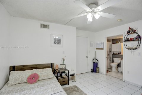 Condo in Miami, Florida, 3 bedrooms  № 1316612 - photo 12