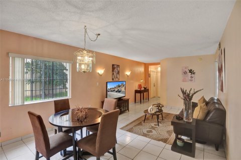 Copropriété à vendre à Miami, Floride: 3 chambres, 106.84 m2 № 1316612 - photo 3