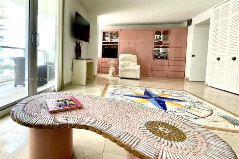 Condo in Miami Beach, Florida, 1 bedroom  № 1358573 - photo 4