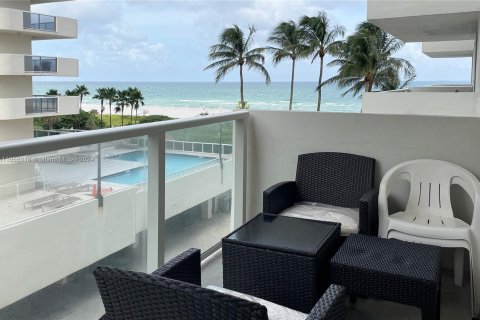 Copropriété à louer à Miami Beach, Floride: 1 chambre, 105.72 m2 № 1358573 - photo 2