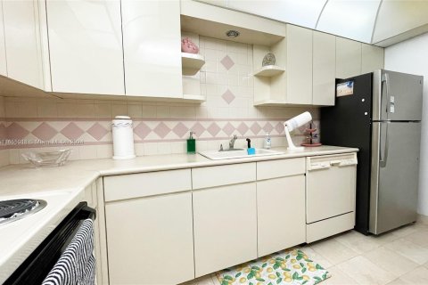 Condominio en alquiler en Miami Beach, Florida, 1 dormitorio, 105.72 m2 № 1358573 - foto 14