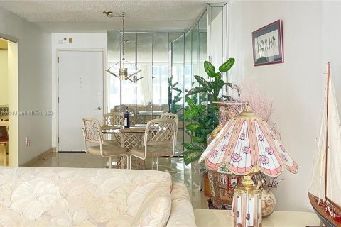 Condominio en alquiler en Miami Beach, Florida, 1 dormitorio, 105.72 m2 № 1358573 - foto 7