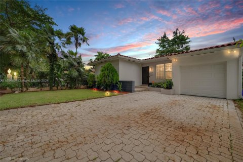 Villa ou maison à vendre à Coral Gables, Floride: 3 chambres, 158.03 m2 № 1358572 - photo 1