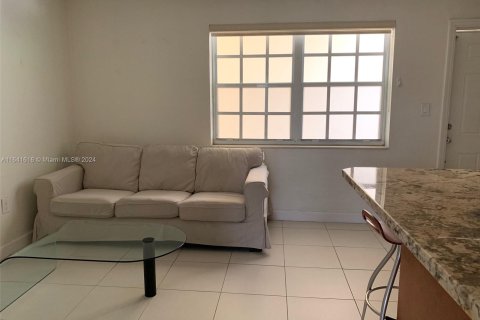 Condo in Miami Beach, Florida, 1 bedroom  № 1356957 - photo 3