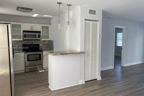 Copropriété à louer à Miami Beach, Floride: 1 chambre, 66.24 m2 № 1356958 - photo 1