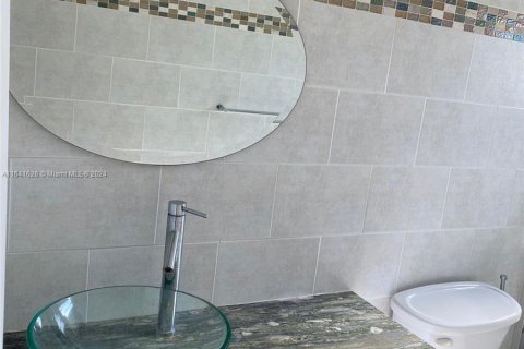 Condo in Miami Beach, Florida, 1 bedroom  № 1356958 - photo 10