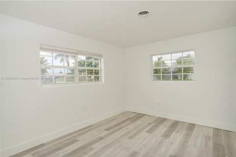 Casa en venta en Miami Gardens, Florida, 3 dormitorios, 129.6 m2 № 1356919 - foto 9