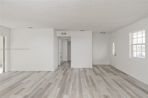 Villa ou maison à vendre à Miami Gardens, Floride: 3 chambres, 129.6 m2 № 1356919 - photo 7