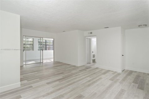 Villa ou maison à vendre à Miami Gardens, Floride: 3 chambres, 129.6 m2 № 1356919 - photo 4