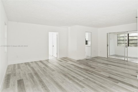 Villa ou maison à vendre à Miami Gardens, Floride: 3 chambres, 129.6 m2 № 1356919 - photo 2