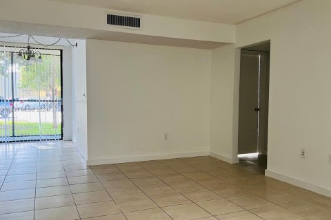 Condo in Miami, Florida, 3 bedrooms  № 1356873 - photo 7