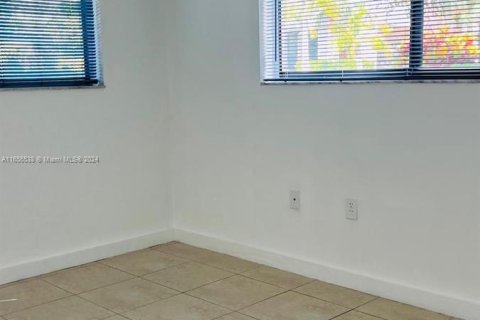 Copropriété à louer à Miami, Floride: 3 chambres, 96.62 m2 № 1356873 - photo 11