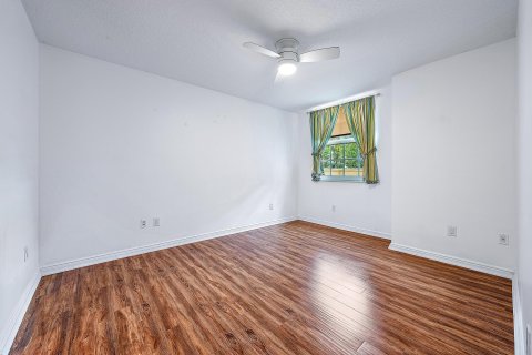 Condo in West Palm Beach, Florida, 2 bedrooms  № 747968 - photo 16