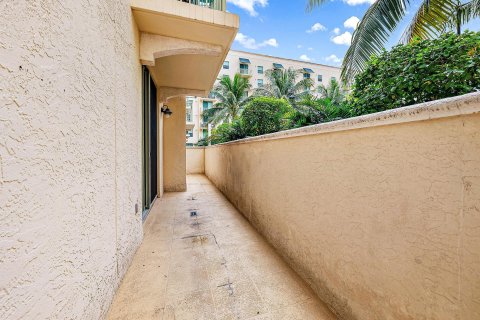 Condo in West Palm Beach, Florida, 2 bedrooms  № 747968 - photo 17