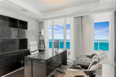 Copropriété à vendre à Miami Beach, Floride: 4 chambres, 405.98 m2 № 1315589 - photo 18