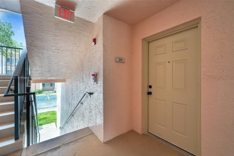 Touwnhouse à vendre à Fort Lauderdale, Floride: 2 chambres, 97.92 m2 № 1311372 - photo 3