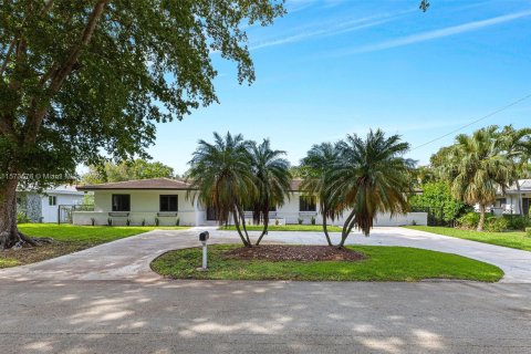 Villa ou maison à vendre à Coral Gables, Floride: 3 chambres, 183.39 m2 № 1315512 - photo 1