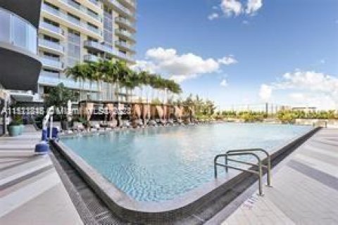 Condominio en venta en Miami, Florida, 1 dormitorio, 63.55 m2 № 940263 - foto 16