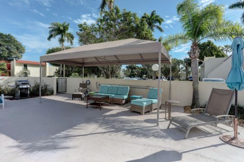 Copropriété à vendre à West Palm Beach, Floride: 2 chambres, 110.46 m2 № 1185336 - photo 1