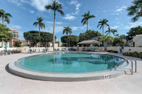 Condo in West Palm Beach, Florida, 2 bedrooms  № 1185336 - photo 2