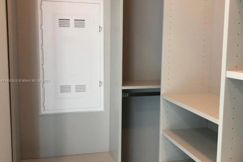 Copropriété à vendre à Miami, Floride: 3 chambres, 153.2 m2 № 837392 - photo 17