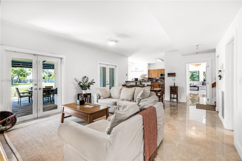 Villa ou maison à vendre à Palmetto Bay, Floride: 5 chambres, 311.59 m2 № 1188261 - photo 17