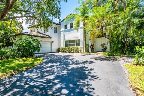 Villa ou maison à vendre à Palmetto Bay, Floride: 5 chambres, 311.59 m2 № 1188261 - photo 1