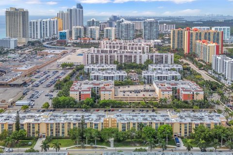 Condo in Sunny Isles Beach, Florida, 1 bedroom  № 1188350 - photo 2