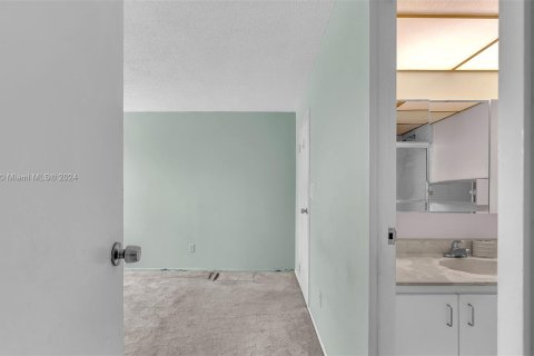 Condo in Sunny Isles Beach, Florida, 1 bedroom  № 1188350 - photo 12