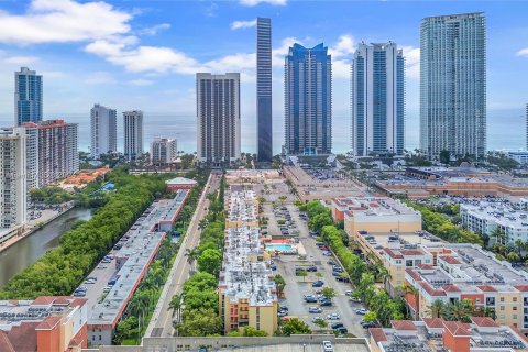 Condo in Sunny Isles Beach, Florida, 1 bedroom  № 1188350 - photo 28