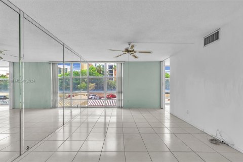 Condo in Sunny Isles Beach, Florida, 1 bedroom  № 1188350 - photo 4