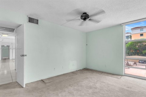 Condo in Sunny Isles Beach, Florida, 1 bedroom  № 1188350 - photo 14