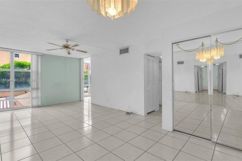 Condo in Sunny Isles Beach, Florida, 1 bedroom  № 1188350 - photo 3