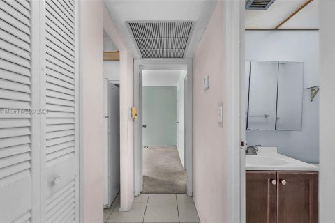 Condo in Sunny Isles Beach, Florida, 1 bedroom  № 1188350 - photo 11