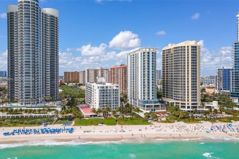 Condo in Sunny Isles Beach, Florida, 1 bedroom  № 1188350 - photo 20