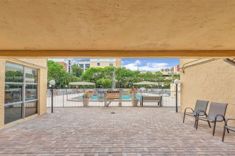 Condo in Sunny Isles Beach, Florida, 1 bedroom  № 1188350 - photo 21