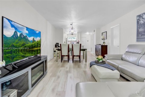 Copropriété à vendre à Deerfield Beach, Floride: 2 chambres, 83.61 m2 № 1315984 - photo 11