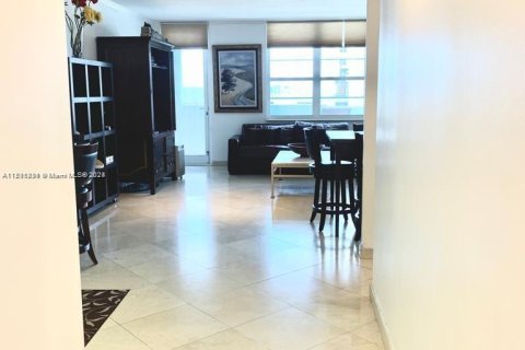 Condominio en venta en Miami Beach, Florida, 1 dormitorio, 65.03 m2 № 940268 - foto 9