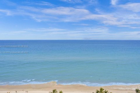 Condominio en venta en Hollywood, Florida, 3 dormitorios, 293.66 m2 № 1145549 - foto 1