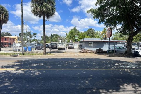 Commercial property in Miami, Florida № 1145551 - photo 3