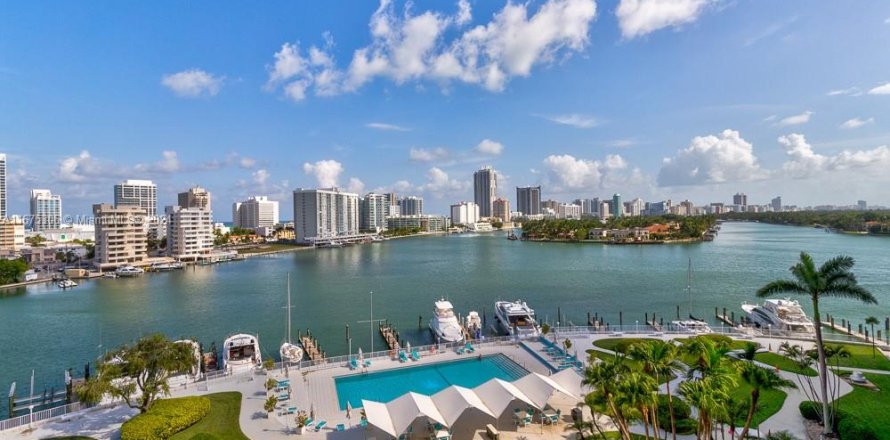 Condo in Miami Beach, Florida, 1 bedroom  № 1399534